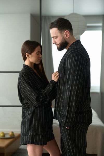 Парна піжама комплектом жіноча з шортами чоловіча Family Look льон чорна 03620262 фото