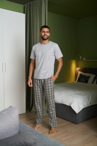 Піжама чоловіча футболка + штани в клітинку сірі 0801-1 фото