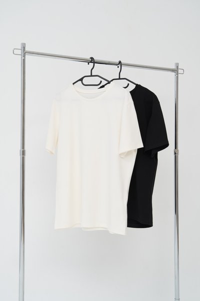 Набір футболок чоловічих COTTON BASIC 2 шт (молочна, чорна) 5002-2 фото